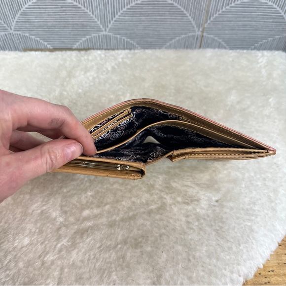 Clathas Pink Embossed Leather Wallet - Picture 8 of 11